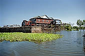 Tonle Sap - Kampong Phluk floating village - stilted houses 